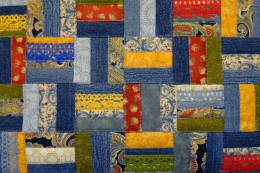 Mavi kot, renkli patchwork ve dantel şeritler desen yapılmış el yapımı patchwork