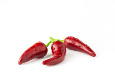  Su damlaları ile kırmızı biber biber