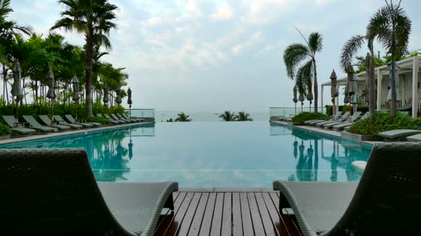 Piscina en el hotel — Vídeos de Stock