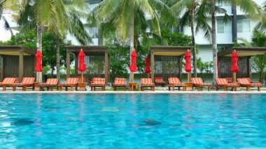 Otelde yüzme havuzu