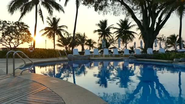 Piscina no hotel — Vídeo de Stock