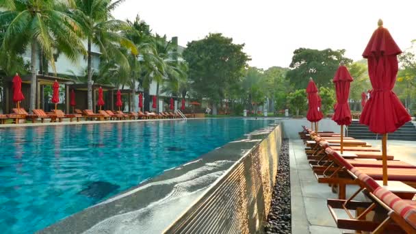 Piscina en el hotel — Vídeos de Stock