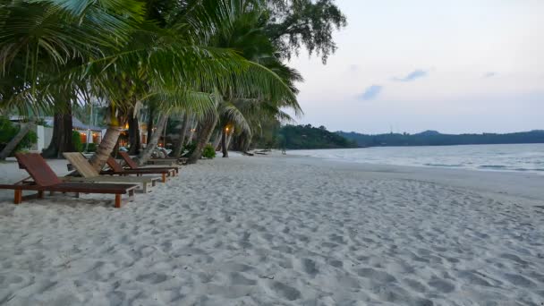 Coucher de soleil sur la plage et la mer — Video