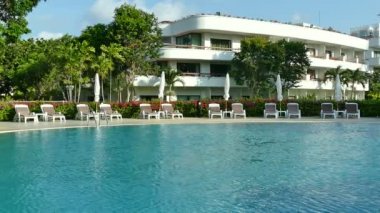 Otelde yüzme havuzu