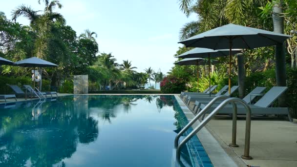 Piscina en el hotel — Vídeos de Stock