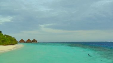 Güzel Maldivler ada okyanus ile