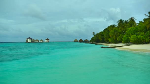 Bella isola delle Maldive con oceano — Video Stock