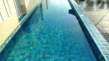 Otelde yüzme havuzu