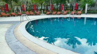 Otelde yüzme havuzu