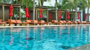 Otelde yüzme havuzu
