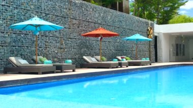 Otelde yüzme havuzu