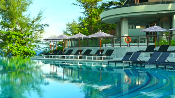 Piscina en el hotel — Vídeos de Stock