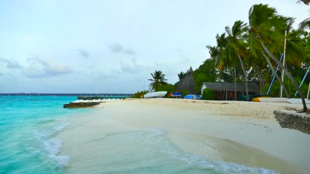 Mooie Maldiven island met Oceaan — Stockvideo