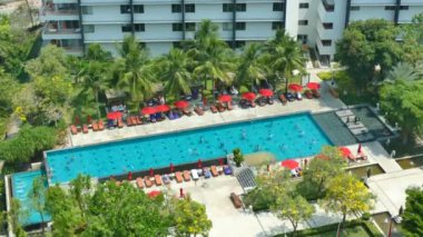 Otelde yüzme havuzu