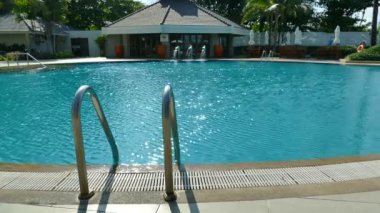 Otelde yüzme havuzu