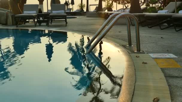 Bazén v hotelu — Stock video