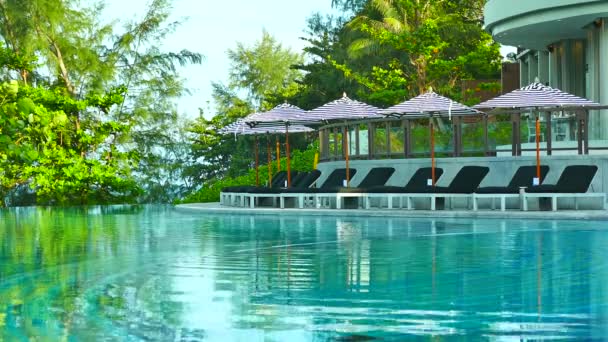 piscine à l'hôtel