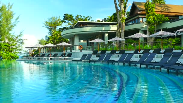 Piscina en el hotel — Vídeos de Stock