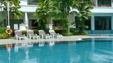 Otelde yüzme havuzu