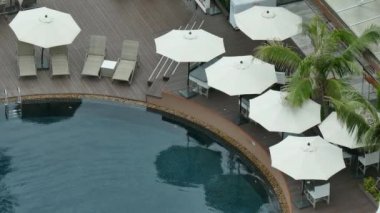 Otelde yüzme havuzu