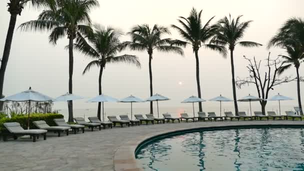 Piscina no hotel — Vídeo de Stock