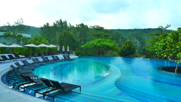 Piscina en el hotel — Vídeos de Stock