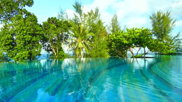 Swimmingpool på hotellet — Stockvideo