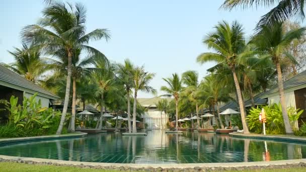 Piscina en el hotel — Vídeos de Stock