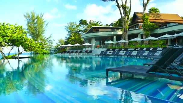 Schwimmbad im Hotel — Stockvideo