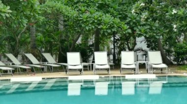 Otelde yüzme havuzu