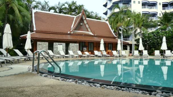 Piscina en el hotel — Vídeos de Stock