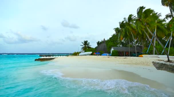 Прекрасного острова Мальдіви з океаном — стокове відео