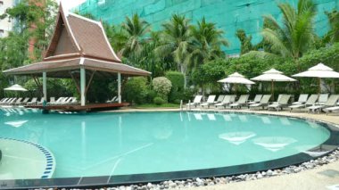 Otelde yüzme havuzu