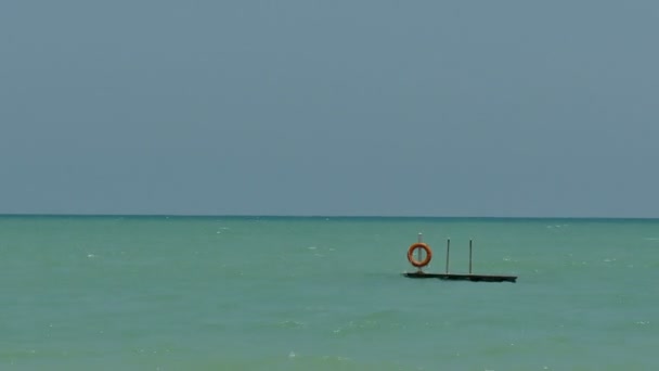 Lifebuoy ahşap platform üzerinde — Stok video