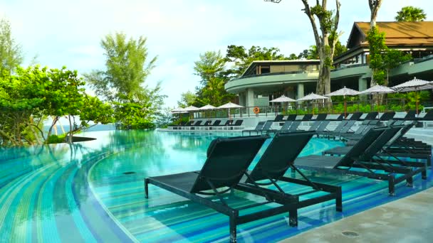 piscine à l'hôtel