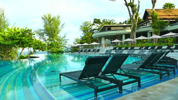 Piscina en el hotel — Vídeos de Stock