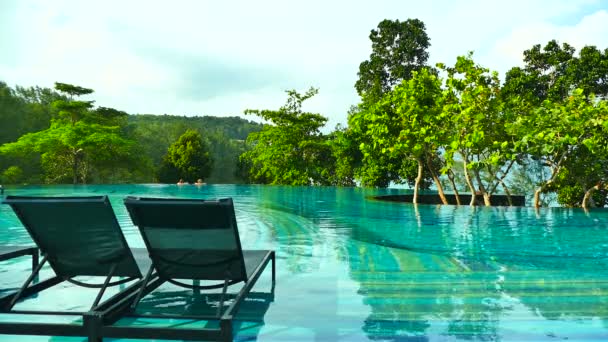 Piscina en el hotel — Vídeos de Stock