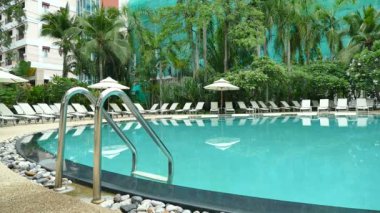 Otelde yüzme havuzu