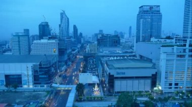 Gece şehir Bangkok Tayland