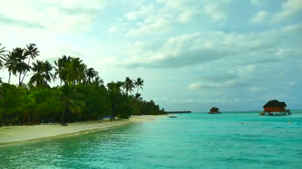 海と美しいモルディブの島 — ストック動画
