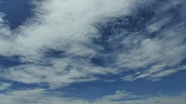 Clouds moving on blue sky — Stock Video