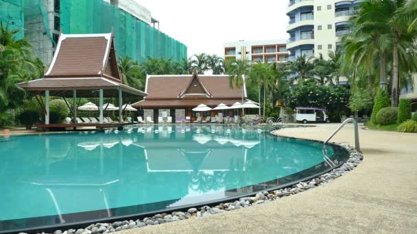 Piscina en el hotel — Vídeos de Stock