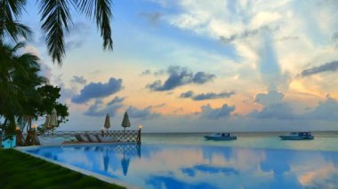 Otelde yüzme havuzu