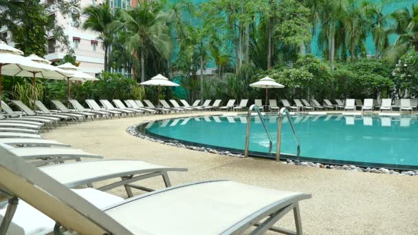 Piscina en el hotel — Vídeos de Stock