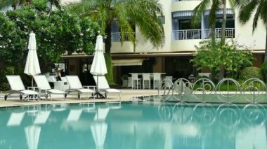 Otelde yüzme havuzu