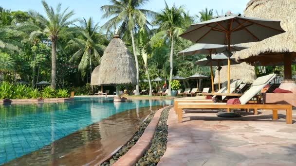 Piscina en el hotel — Vídeos de Stock