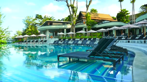 Piscina en el hotel — Vídeos de Stock