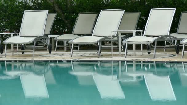 Piscina en el hotel — Vídeo de stock