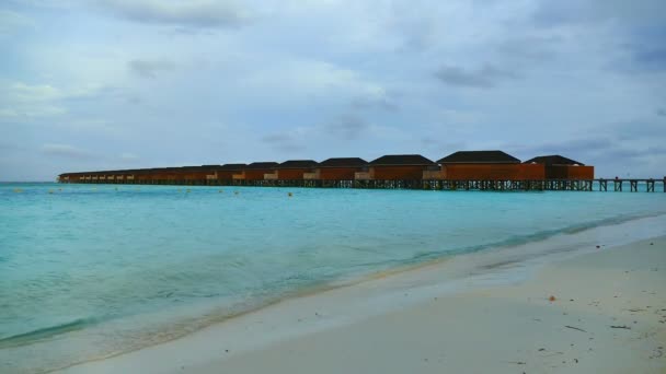 Bella isola delle Maldive con oceano — Video Stock