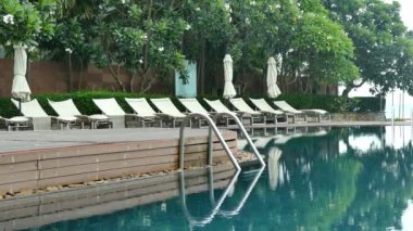 Otelde yüzme havuzu